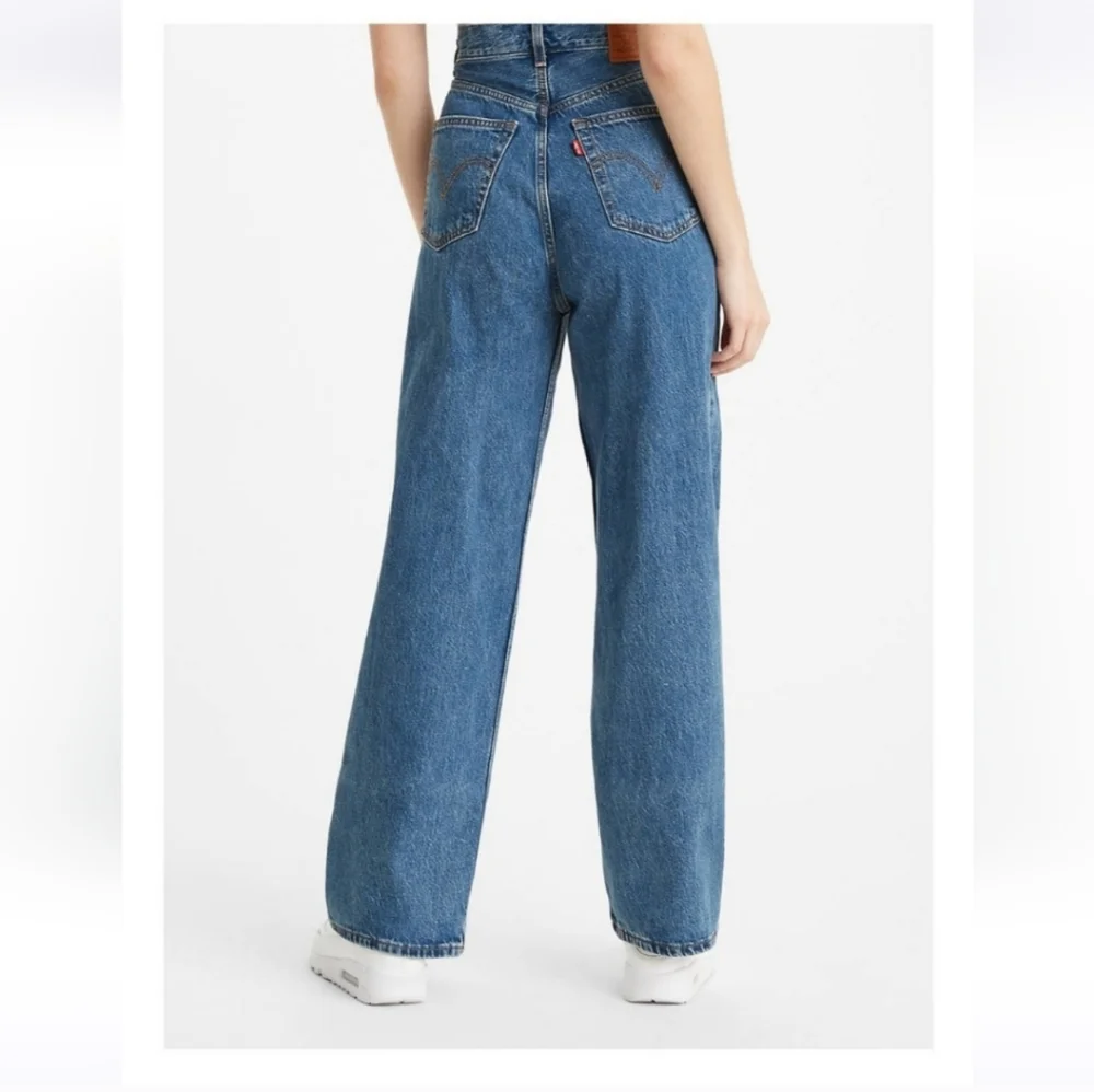 Levi's Women's Classic Blue Wide-Leg Jeans - Picture 1 of 7